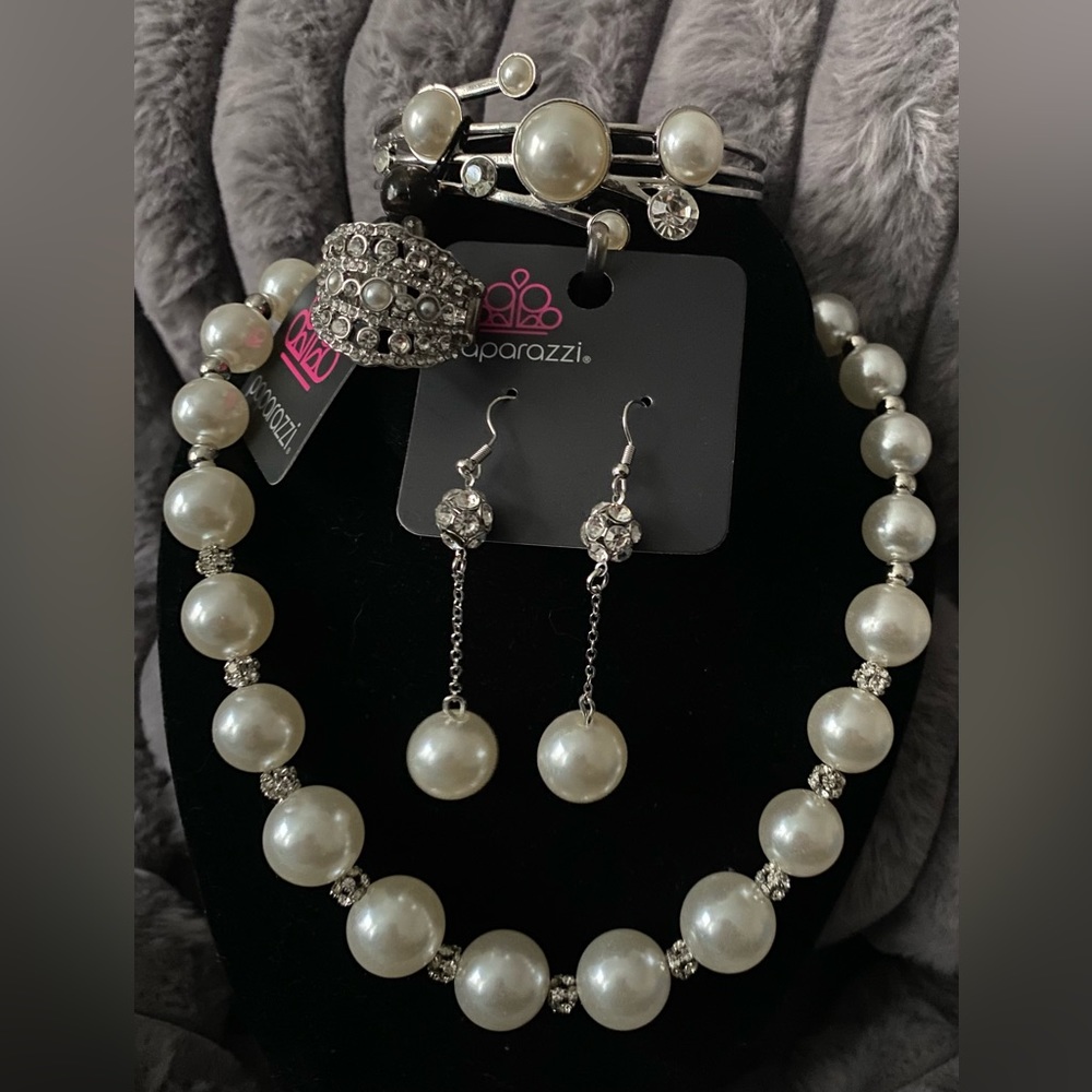 Pearl and rhinestone set